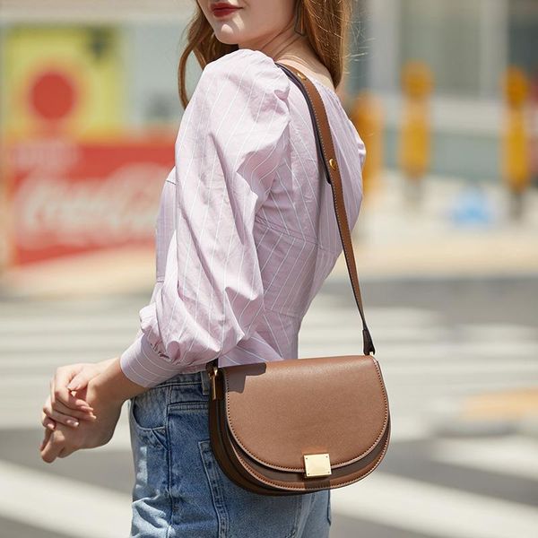 evening bags 2021 fashion leather handbags horseshoe buckle retro cowhide wide shoulder strap diagonal semicircle
evening bags 2021 fashion leather handbags horseshoe buckle retro cowhide wide shoulder strap diagonal semicircle