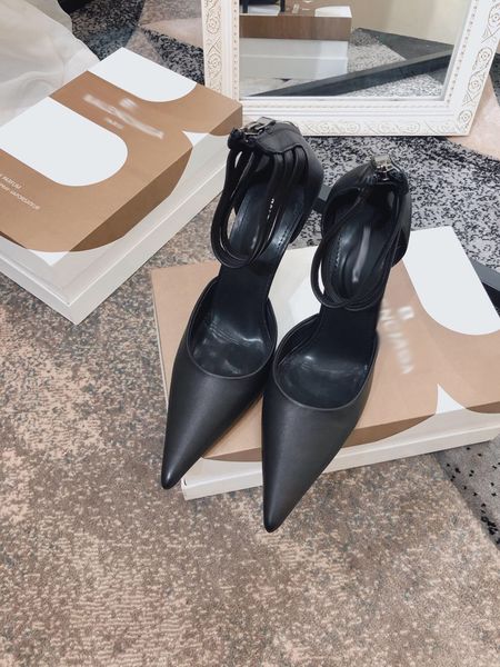 2021 good quality fashion women luxurys designers shoes designer sandals womens luxury high heels sandal dress shoess with box size 35-41 -b, Black
2021 good quality fashion women luxurys designers shoes designer sandals womens luxury high heels sandal dress shoess with box size 35-41 -b, Black