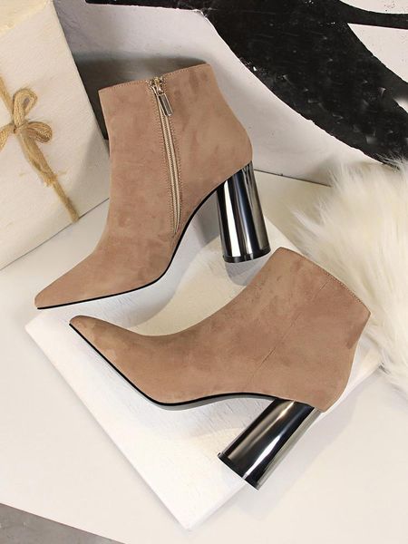boots 2021 women flock leather short fashion handmade classic pointed toe metal heels thick high booties, Black
boots 2021 women flock leather short fashion handmade classic pointed toe metal heels thick high booties, Black