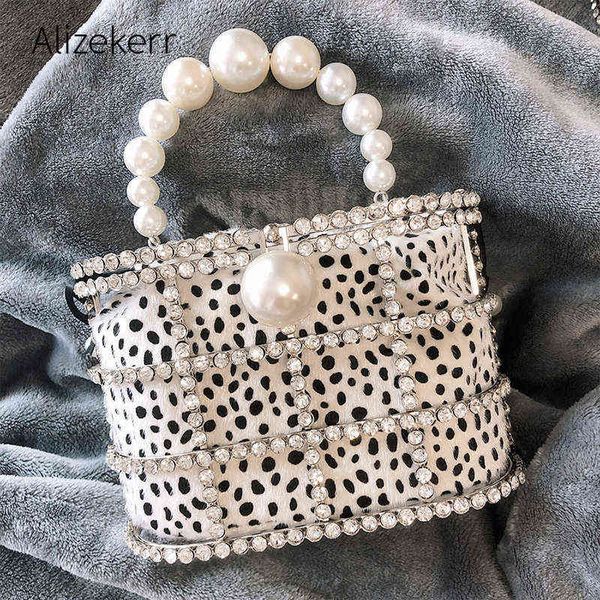 evening bags diamonds basket evening bags women luxury pearls handle metallic cage zebra print clutch purses and handbags sac femme 220315
evening bags diamonds basket evening bags women luxury pearls handle metallic cage zebra print clutch purses and handbags sac femme 220315