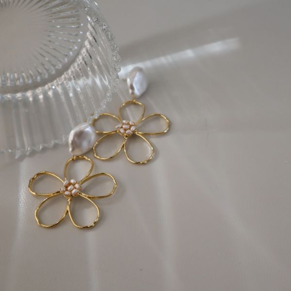 192 metal flower pearl earrings long style earrings holiday style earrings female h8-3, Silver
192 metal flower pearl earrings long style earrings holiday style earrings female h8-3, Silver
