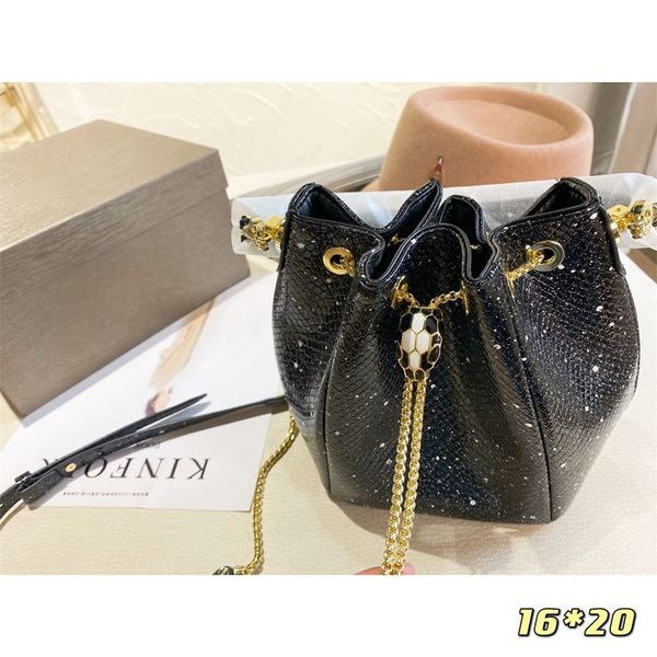 2021 new sheepskin crossbody bag women luxurys designers bags shoulder bag luxurys designers crossbody bags 16 20cm 1065p, Black
2021 new sheepskin crossbody bag women luxurys designers bags shoulder bag luxurys designers crossbody bags 16 20cm 1065p, Black