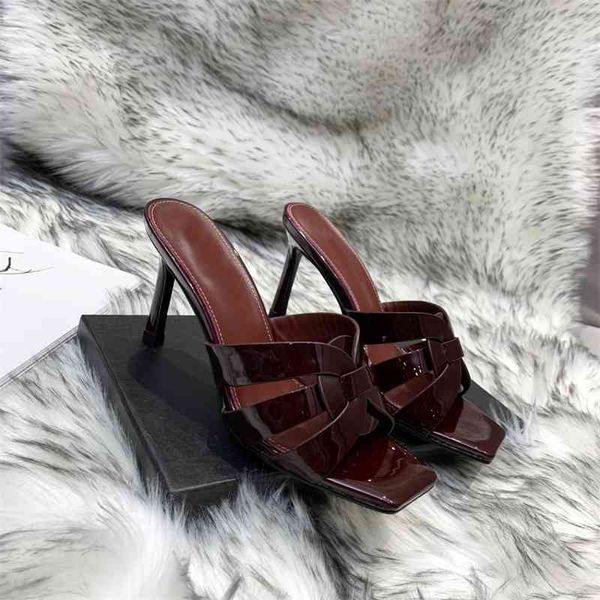 2021 leather outer wear one-piece slipper thick middle heel open toe sandals lazy women's shoes fashion, Black
2021 leather outer wear one-piece slipper thick middle heel open toe sandals lazy women's shoes fashion, Black