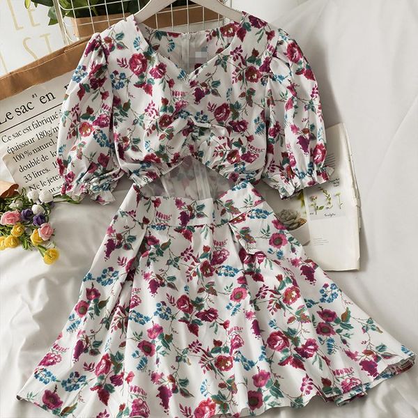 casual dresses 2021 summer women's retro pleated hollow print a-line skirt v-neck high waist puff sleeve dress for women, Black;gray
casual dresses 2021 summer women's retro pleated hollow print a-line skirt v-neck high waist puff sleeve dress for women, Black;gray