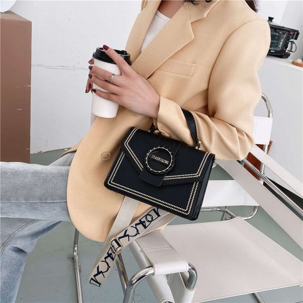 hbp fashion hand-held women's 2021 new fashionable wide strap messenger popular single shoulder small square bag
hbp fashion hand-held women's 2021 new fashionable wide strap messenger popular single shoulder small square bag