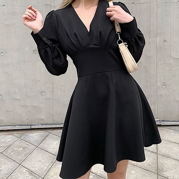 2021 new women spring short waist v-neck print long sleeve thin ruffles elegent black streetwear lady madam es b41k, Black;gray
2021 new women spring short waist v-neck print long sleeve thin ruffles elegent black streetwear lady madam es b41k, Black;gray