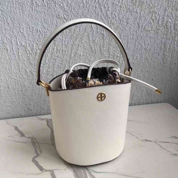 designer bagsleather bucket bag floral fabric liner tb portable messenger bag fashion new 2021 wild two-layer cowhide japan and south koreal
designer bagsleather bucket bag floral fabric liner tb portable messenger bag fashion new 2021 wild two-layer cowhide japan and south koreal