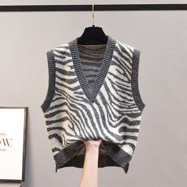 T Shirt Vest Jacket with Knitted Women's Sweater in Autumn and Zebra Pattern Wter, White
T Shirt Vest Jacket with Knitted Women's Sweater in Autumn and Zebra Pattern Wter, White