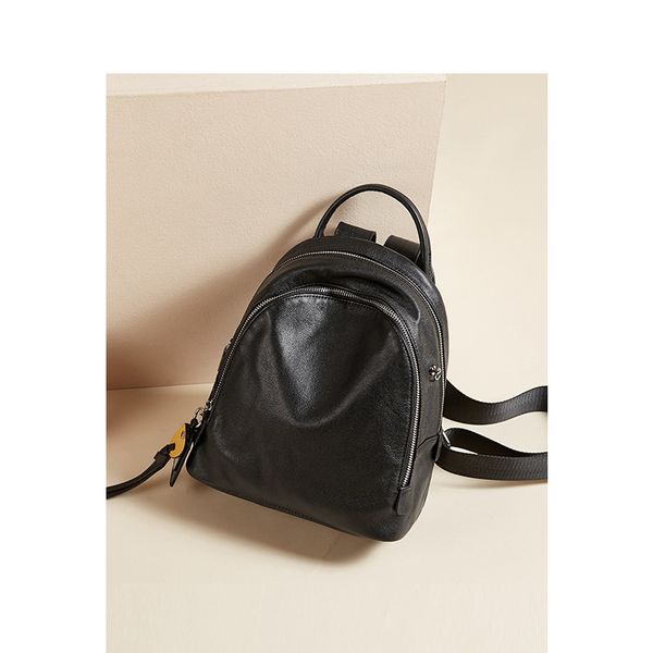 design hand backpack 2020 new korean women's bag outdoor leather trend 
design hand backpack 2020 new korean women's bag outdoor leather trend