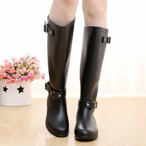 the rain boots woman martin snow waterproof motorcycle high long tube shoes botas lluvia 211015, Black;red
the rain boots woman martin snow waterproof motorcycle high long tube shoes botas lluvia 211015, Black;red
