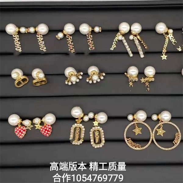 2021 new designer earrings inlaid diamond letter pearl women's fashion personality earrings, Golden
2021 new designer earrings inlaid diamond letter pearl women's fashion personality earrings, Golden