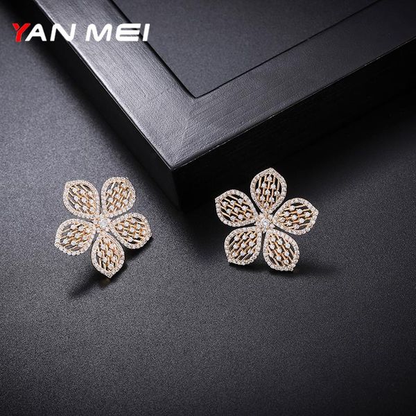 stud yan mei collection cubic zirconia white 5 petals flower earrings for women gle9401, Golden;silver
stud yan mei collection cubic zirconia white 5 petals flower earrings for women gle9401, Golden;silver