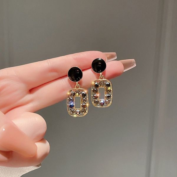silver needle korean fashion s925 diamond inlaid square earrings women's french short net red temperament 100, Golden;silver
silver needle korean fashion s925 diamond inlaid square earrings women's french short net red temperament 100, Golden;silver