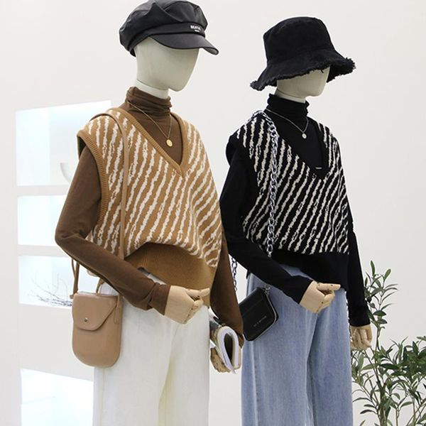 women's vests ins zebra pattern knitted sweater vest women tank v-neck sleeveless 2021 korean fashion design streetwear clothes, Black;white
women's vests ins zebra pattern knitted sweater vest women tank v-neck sleeveless 2021 korean fashion design streetwear clothes, Black;white