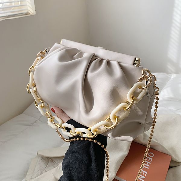 niche design chain handbag 2021 new fashion all-match messenger bag high-end shoulder bag cloud bag underarm width 28cm
niche design chain handbag 2021 new fashion all-match messenger bag high-end shoulder bag cloud bag underarm width 28cm
