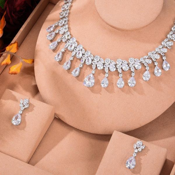 earrings & necklace blachette shiny crystal full cubic zirconia jewelry set for women wedding party accessories, Silver
earrings & necklace blachette shiny crystal full cubic zirconia jewelry set for women wedding party accessories, Silver