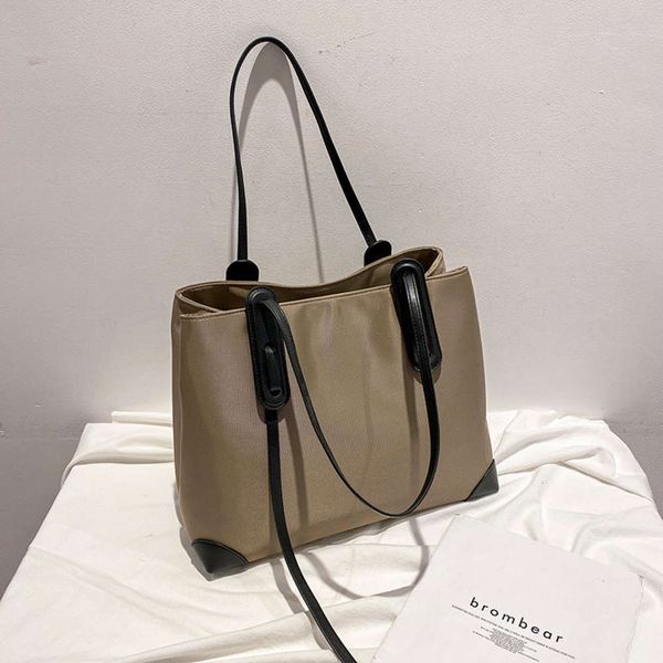 fashion autumn and winter 2021 new versatile handbag women's large capacity oxford cloth fashion waterproof shoulder tote bag
fashion autumn and winter 2021 new versatile handbag women's large capacity oxford cloth fashion waterproof shoulder tote bag