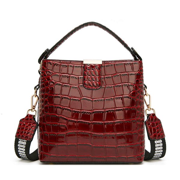 2021 women's bag summer patent leather pattern hand one shoulder slung fashionable bucket lady's
2021 women's bag summer patent leather pattern hand one shoulder slung fashionable bucket lady's