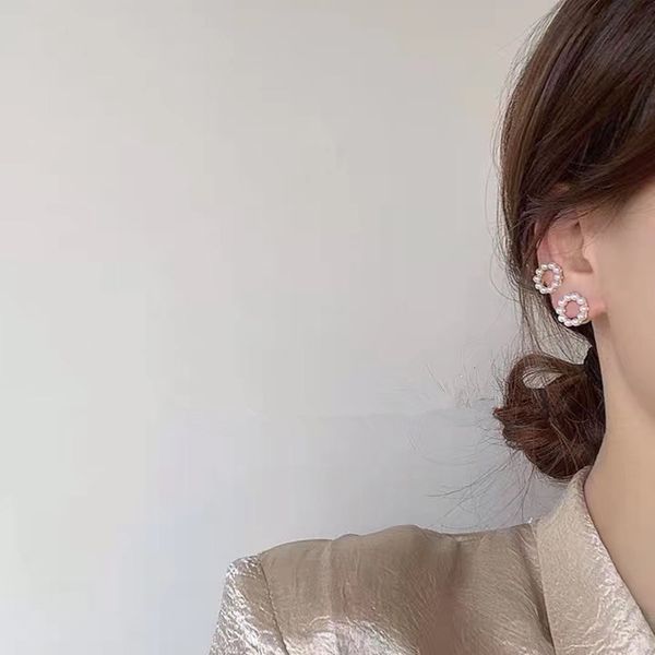 hbp fashion korean earrings no hole female style versatile pearl buckle invisible ear bone clip, Silver
hbp fashion korean earrings no hole female style versatile pearl buckle invisible ear bone clip, Silver
