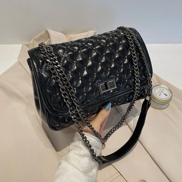 texture western style bag women's new small fragrance lingge chain messenger bag small soft leather net red shoulder
texture western style bag women's new small fragrance lingge chain messenger bag small soft leather net red shoulder