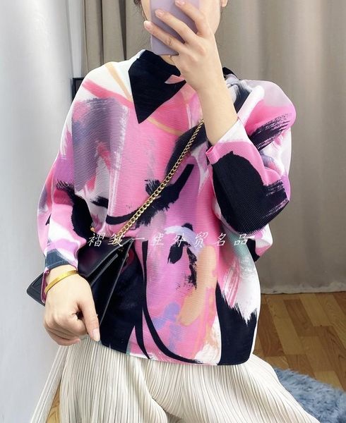 women's t-shirt selling miyake fashion fold batwing stand collar print loose in stock, White
women's t-shirt selling miyake fashion fold batwing stand collar print loose in stock, White