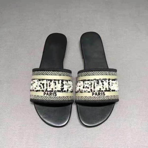 2021 fahsion women sandals summer girls beach slides black white red flip flops floral brocade gear bottoms slippers
2021 fahsion women sandals summer girls beach slides black white red flip flops floral brocade gear bottoms slippers