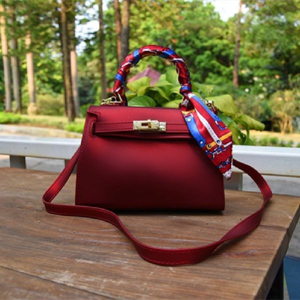 girl 2021 temperament kelly slant cross versatile matte frosted jelly portable wedding bag
girl 2021 temperament kelly slant cross versatile matte frosted jelly portable wedding bag