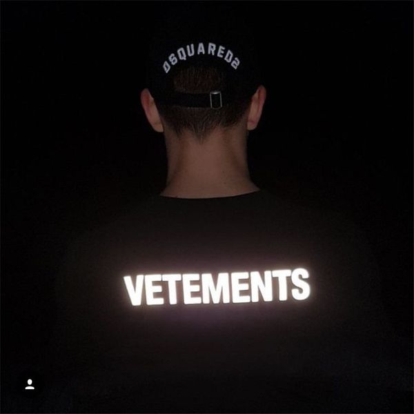 2021 new masculina feminino 1:1 estilo vero de alta qualidade 18ss reflexo camisa superior t vetements camiseta zcop, White;black
2021 new masculina feminino 1:1 estilo vero de alta qualidade 18ss reflexo camisa superior t vetements camiseta zcop, White;black