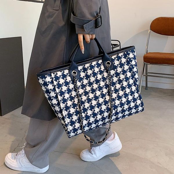 evening bags 2021 spring and autumn simple fashion large-capacity for ladies vintage striped totes female portable business briefcase
evening bags 2021 spring and autumn simple fashion large-capacity for ladies vintage striped totes female portable business briefcase