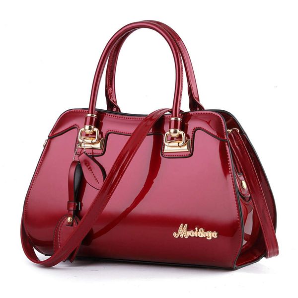 hbp 2021 new women's fashion hand bright leather shoulder messenger middle aged lady mother bag
hbp 2021 new women's fashion hand bright leather shoulder messenger middle aged lady mother bag