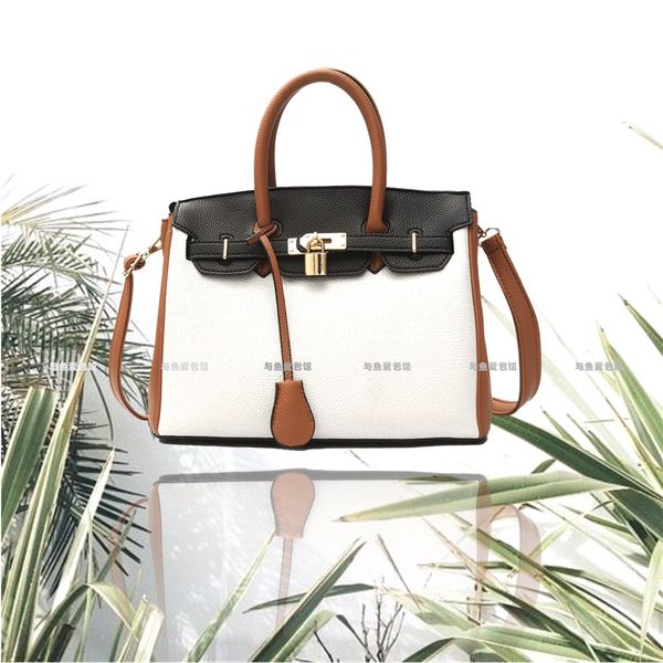 new fashion and classic star display of the same versatile women's bag
new fashion and classic star display of the same versatile women's bag