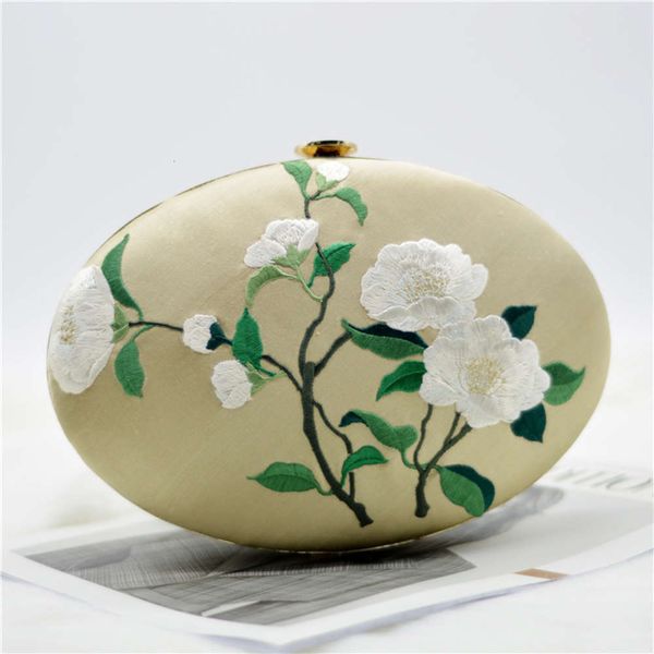 fashion luxury embroidered new handmade evening dress elegant cheongsam hand holding dinner bag
fashion luxury embroidered new handmade evening dress elegant cheongsam hand holding dinner bag