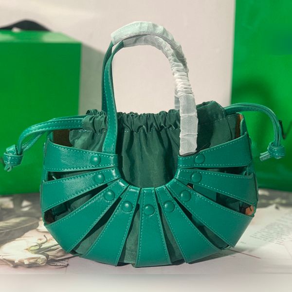 2021 the shell fashion women luxurys designers bags designer woman cross bodybag luxury handbag genuine leather drawstring shoulder bag
2021 the shell fashion women luxurys designers bags designer woman cross bodybag luxury handbag genuine leather drawstring shoulder bag