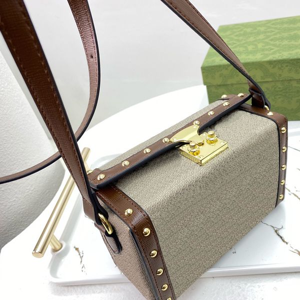 luxurys crossbody bags letter printing vintage box bag square mini purse designs rivets metal buckle handbags with card slot 2 colors with b
luxurys crossbody bags letter printing vintage box bag square mini purse designs rivets metal buckle handbags with card slot 2 colors with b