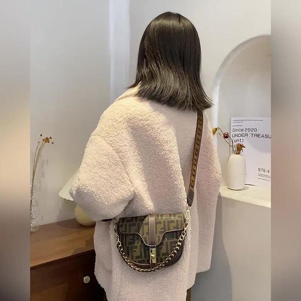 evening bags 2021 contrast color bag cover women's shoulder small square cute metal crossbody mobile phone coin purse chain handbag
evening bags 2021 contrast color bag cover women's shoulder small square cute metal crossbody mobile phone coin purse chain handbag