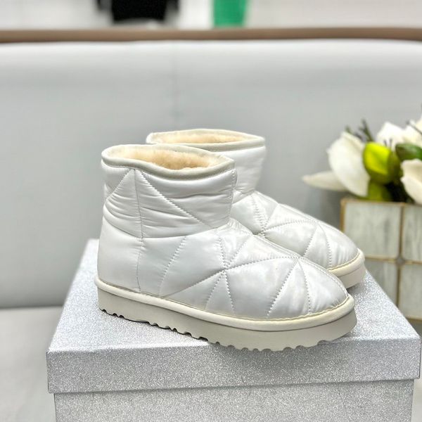 women winter snow luxury shoes fashion brand minimalism decorate classic short designer boot size 35-40, Red;white
women winter snow luxury shoes fashion brand minimalism decorate classic short designer boot size 35-40, Red;white