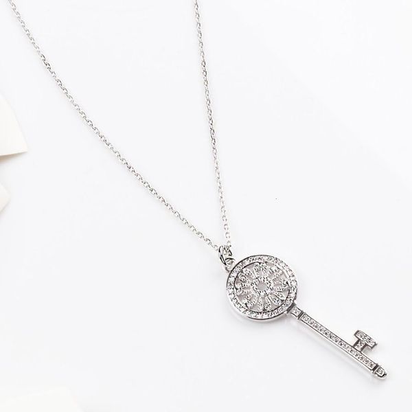 luxurys designers fashion dz040 zircon hollowed out chinese style full diamond women's gold-plated small key long popular pendant, Silver
luxurys designers fashion dz040 zircon hollowed out chinese style full diamond women's gold-plated small key long popular pendant, Silver