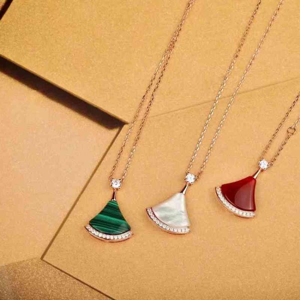 the new s925 sterling silver baojia fan-shaped collarbone necklace female white shell agate small skirt
the new s925 sterling silver baojia fan-shaped collarbone necklace female white shell agate small skirt