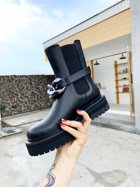 2021 women chesil boots luxury designer chain interlocking leather fashion classic boot with box 35-41 size, Black
2021 women chesil boots luxury designer chain interlocking leather fashion classic boot with box 35-41 size, Black