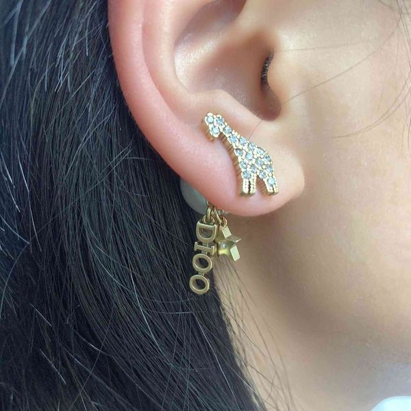 2021 newd parents neck deer earrings female 2021 new dijia back hanging pearl letter earrings-wholesale, Golden
2021 newd parents neck deer earrings female 2021 new dijia back hanging pearl letter earrings-wholesale, Golden