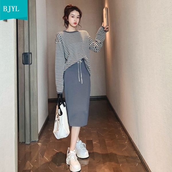 2021 early autumn new suit, female younger fashion net red temperament striped sweater skirt two-piece set 518k, White
2021 early autumn new suit, female younger fashion net red temperament striped sweater skirt two-piece set 518k, White