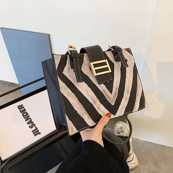 hbp fashion korean texture large capacity shoulder 2021 new design popular tote women's bag
hbp fashion korean texture large capacity shoulder 2021 new design popular tote women's bag