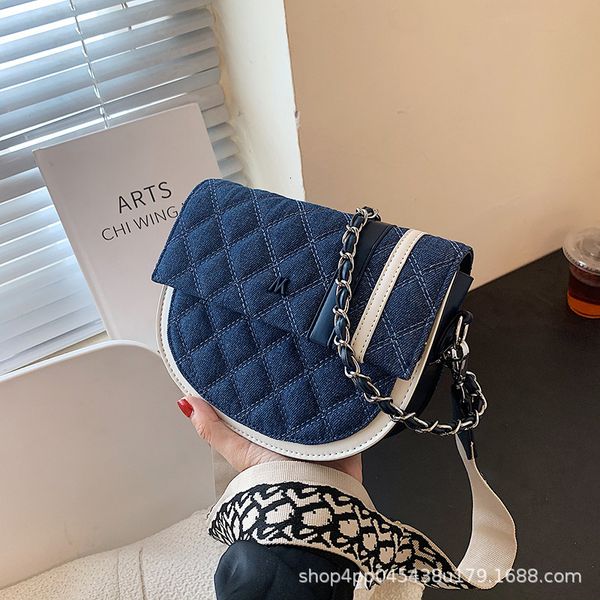 messenger bag 2021 women's fashion one shoulder saddle ee lattice diagonal small cowboy armpit
messenger bag 2021 women's fashion one shoulder saddle ee lattice diagonal small cowboy armpit