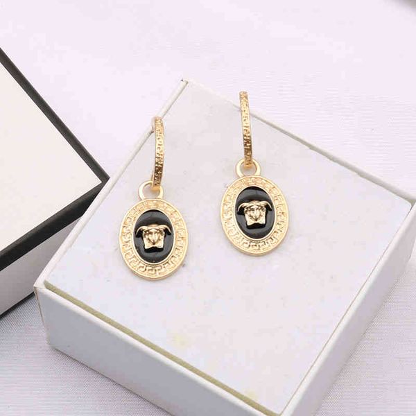 the new fanjiamedusa queen's head new earrings french personality creative fashion ear accessories, Golden
the new fanjiamedusa queen's head new earrings french personality creative fashion ear accessories, Golden