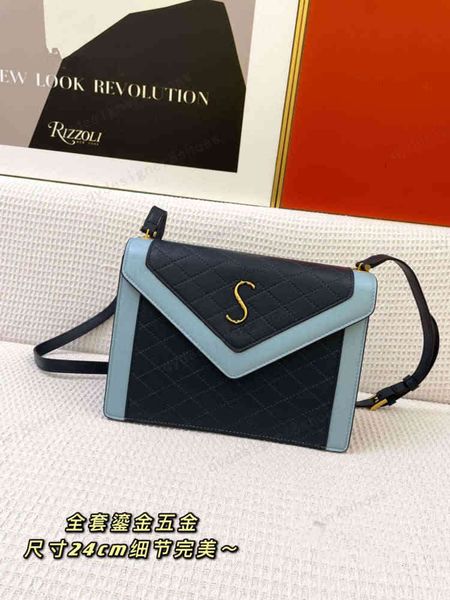 matching box designer women's autumn and winter full set of gilt hardware three-color size 24*18*10cm
matching box designer women's autumn and winter full set of gilt hardware three-color size 24*18*10cm