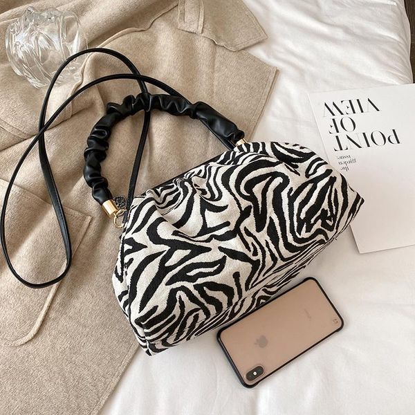 embroidered canvas crossbody bags for women 2021 winter shoulder bag handbags trend women's luxury clutch hand bag
embroidered canvas crossbody bags for women 2021 winter shoulder bag handbags trend women's luxury clutch hand bag