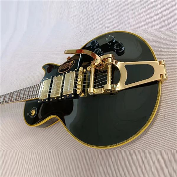 classic large rocker electric guitar, high-quality vibrato system, good timbre and feel, delivery to home. guitars guitarra
classic large rocker electric guitar, high-quality vibrato system, good timbre and feel, delivery to home. guitars guitarra