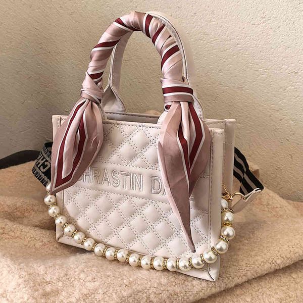 2022 factory wholesale large capacity pearl portable tote texture women's bag winter fashion lingge single shoulder messenger bag
2022 factory wholesale large capacity pearl portable tote texture women's bag winter fashion lingge single shoulder messenger bag