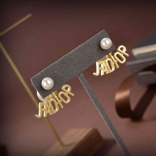 70% off / 2021 new classic letter size pearl selected 925 silver needle earrings fbd2, Golden
70% off / 2021 new classic letter size pearl selected 925 silver needle earrings fbd2, Golden