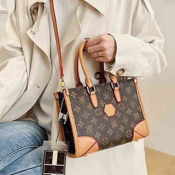 2022 factory wholesale women's bag fashion square tote hand simple document large printed women's bag single shoulder strap
2022 factory wholesale women's bag fashion square tote hand simple document large printed women's bag single shoulder strap